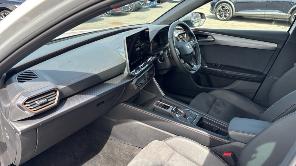 CUPRA Leon 1.5 eTSI 150 V2 5dr DSG Petrol Hatchback - Image 2