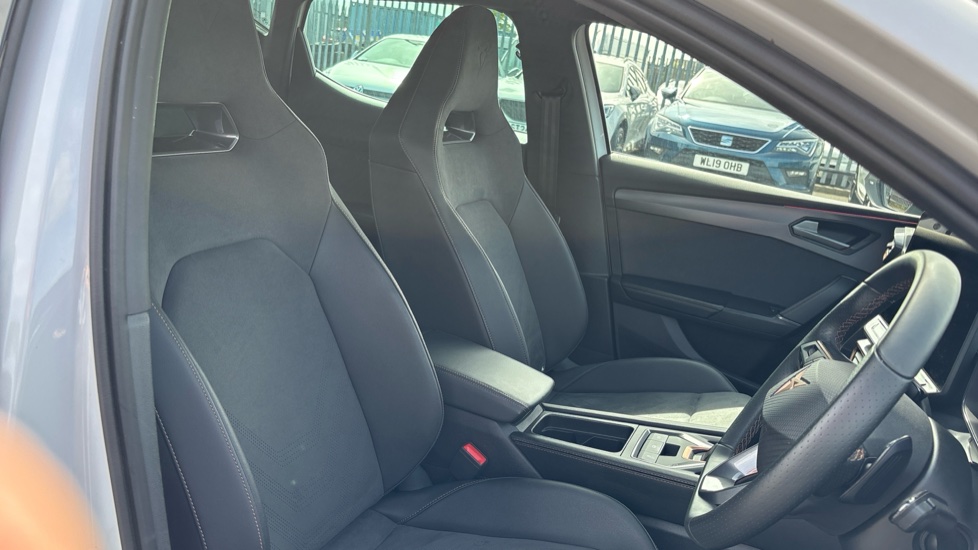 CUPRA Leon 1.5 eTSI 150 V2 5dr DSG Petrol Hatchback - Image 15