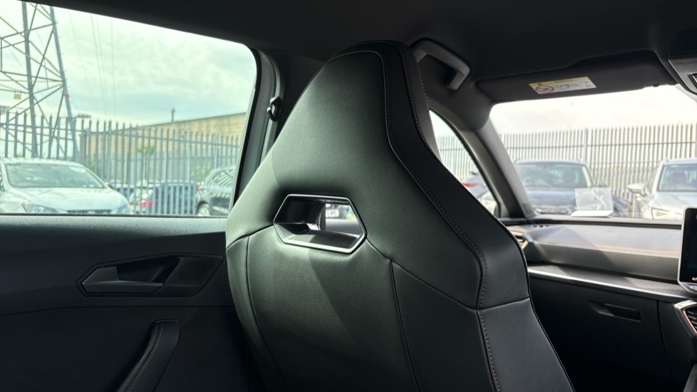 CUPRA Leon 1.5 eTSI 150 V2 5dr DSG Petrol Hatchback - Image 22