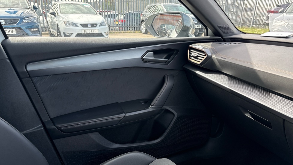 CUPRA Leon 1.5 eTSI 150 V2 5dr DSG Petrol Hatchback - Image 30