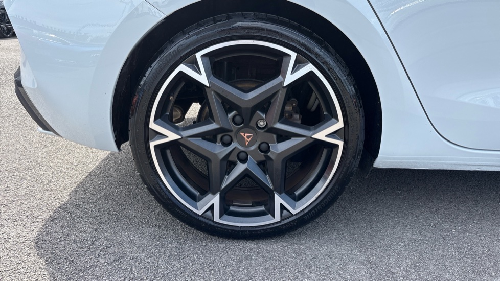 CUPRA Leon 1.5 eTSI 150 V2 5dr DSG Petrol Hatchback - Image 35