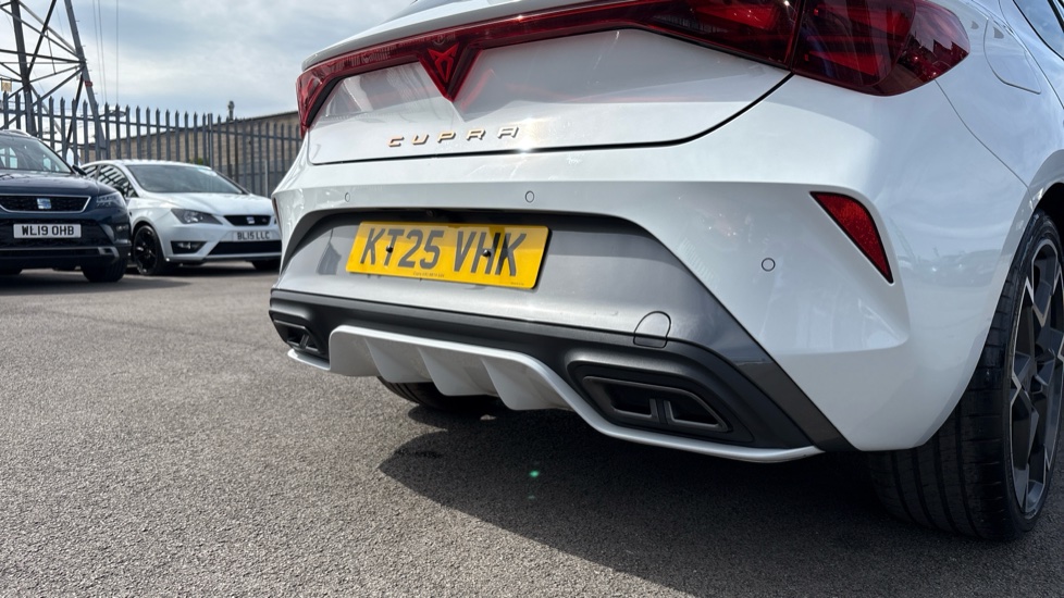 CUPRA Leon 1.5 eTSI 150 V2 5dr DSG Petrol Hatchback - Image 37