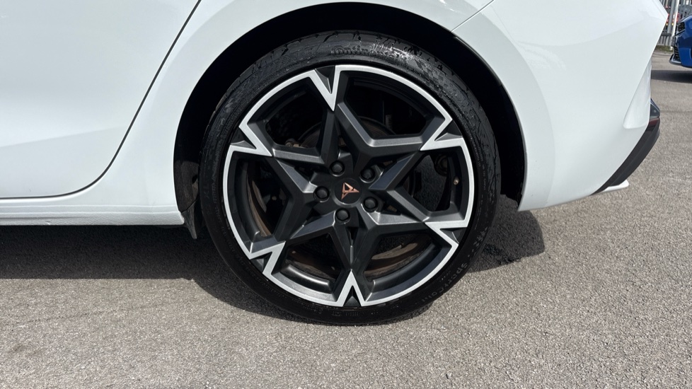 CUPRA Leon 1.5 eTSI 150 V2 5dr DSG Petrol Hatchback - Image 38