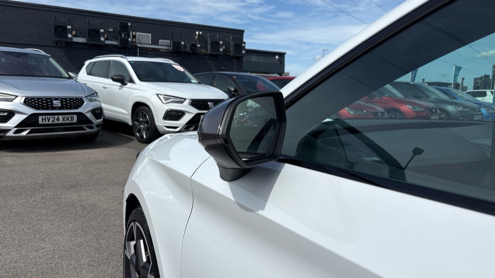 CUPRA Leon 1.5 eTSI 150 V2 5dr DSG Petrol Hatchback - Image 40