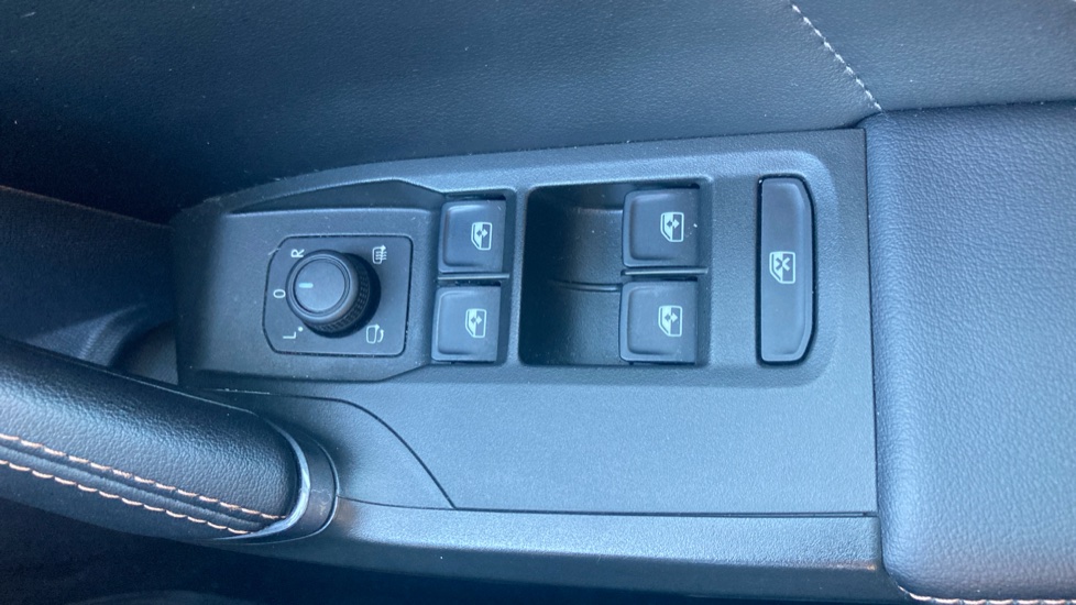 CUPRA Leon 1.5 TSI V1 5dr Petrol Hatchback - Image 33