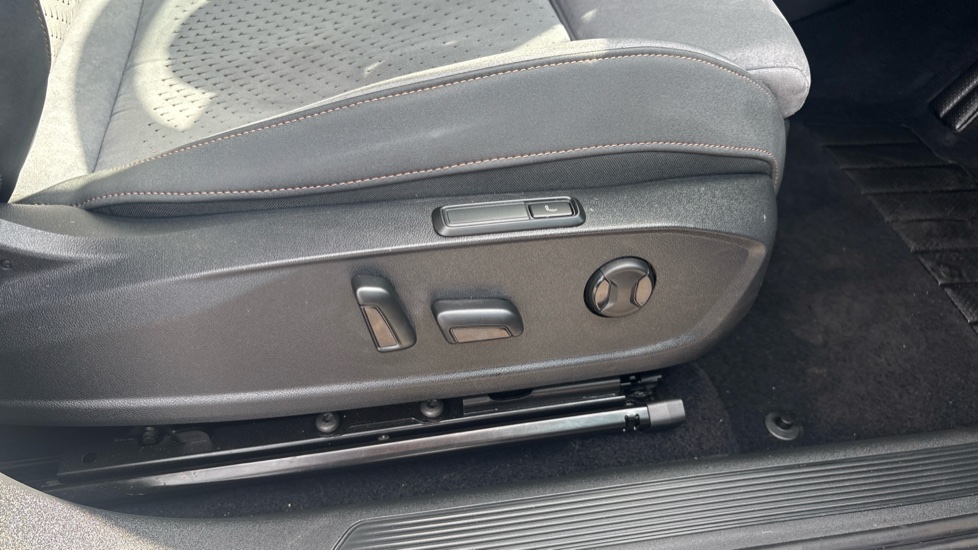 CUPRA Born 169kW e-Boost V3 77kWh 5dr Auto Electric Hatchback - Image 33