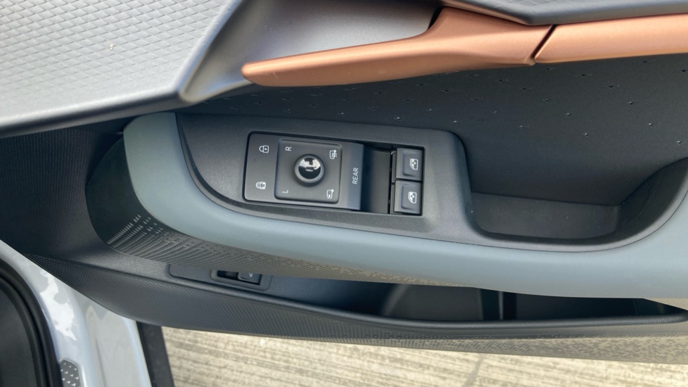 CUPRA Tavascan 250kW VZ2 77kWh AWD 5dr Auto Electric Estate - Image 39