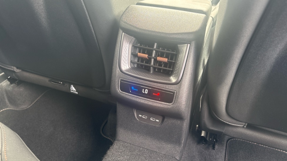CUPRA Terramar 1.5 eTSI 150 V2 5dr DSG Petrol Hatchback - Image 29