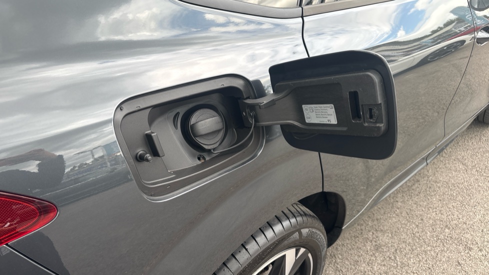 CUPRA Terramar 1.5 eTSI 150 V2 5dr DSG Petrol Hatchback - Image 33