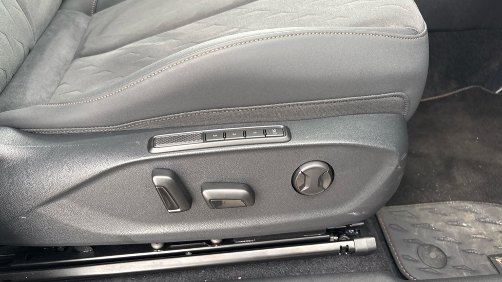 CUPRA Terramar 1.5 eTSI 150 V2 5dr DSG Petrol Hatchback - Image 47
