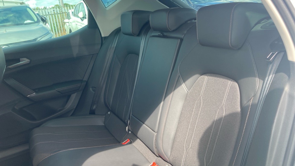 CUPRA Leon 1.5 eTSI V1 Design Edition 5dr DSG Petrol Hatchback - Image 16