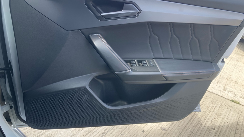 CUPRA Leon 1.5 eTSI V1 Design Edition 5dr DSG Petrol Hatchback - Image 19