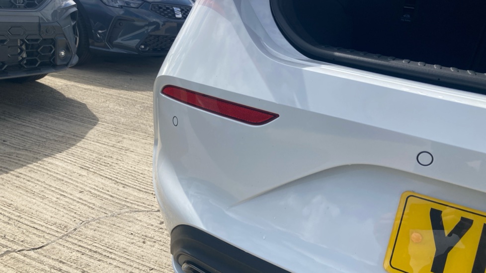 CUPRA Leon 1.5 eTSI V1 Design Edition 5dr DSG Petrol Hatchback - Image 28