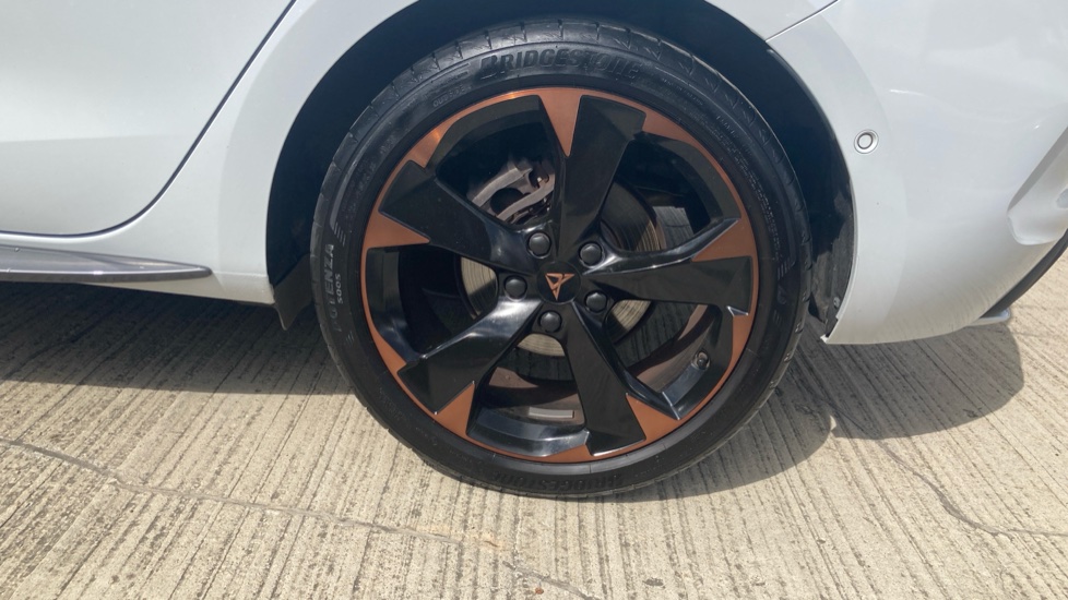 CUPRA Leon 1.5 eTSI V1 Design Edition 5dr DSG Petrol Hatchback - Image 30