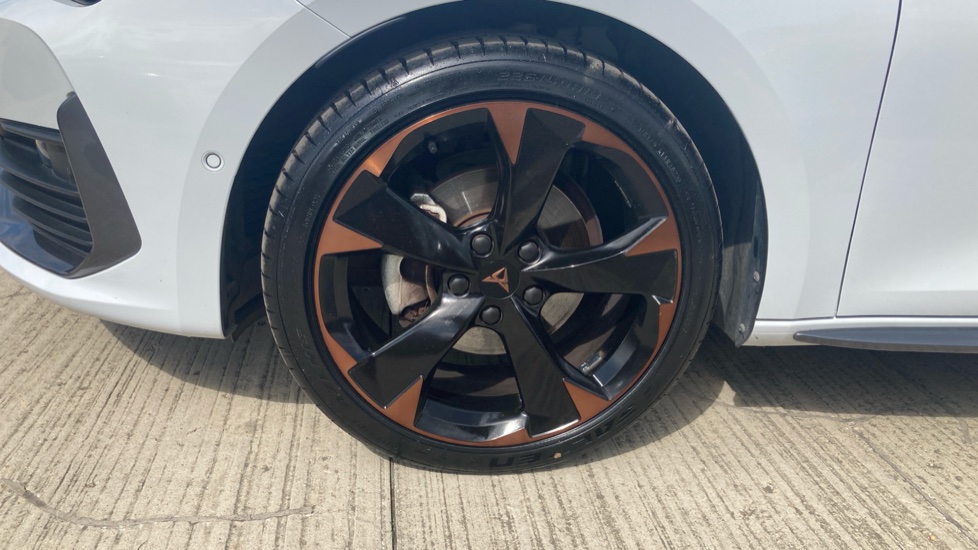 CUPRA Leon 1.5 eTSI V1 Design Edition 5dr DSG Petrol Hatchback - Image 31