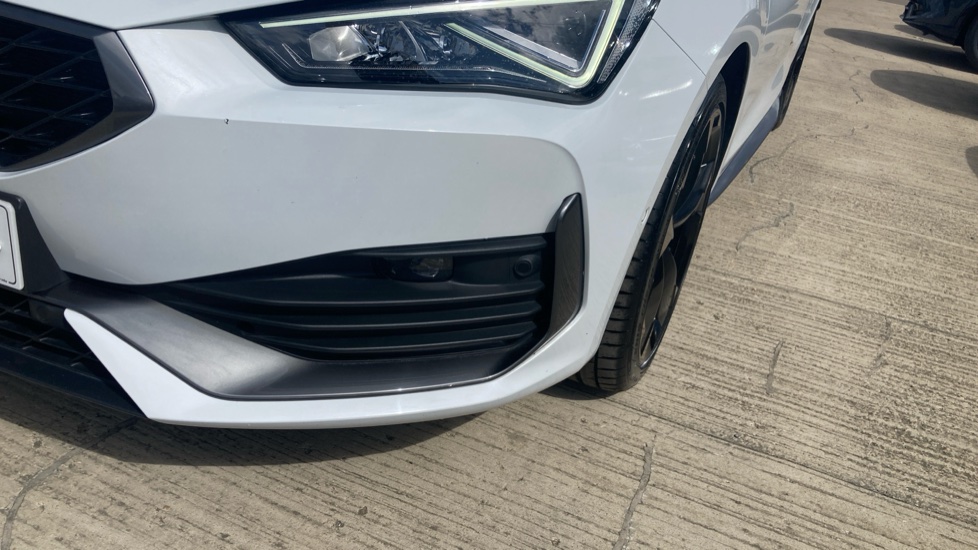 CUPRA Leon 1.5 eTSI V1 Design Edition 5dr DSG Petrol Hatchback - Image 32