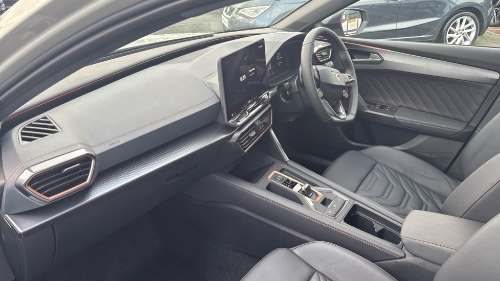 CUPRA Leon 1.5 eHybrid 204 Shadow Edition 5dr DSG Estate - Image 2