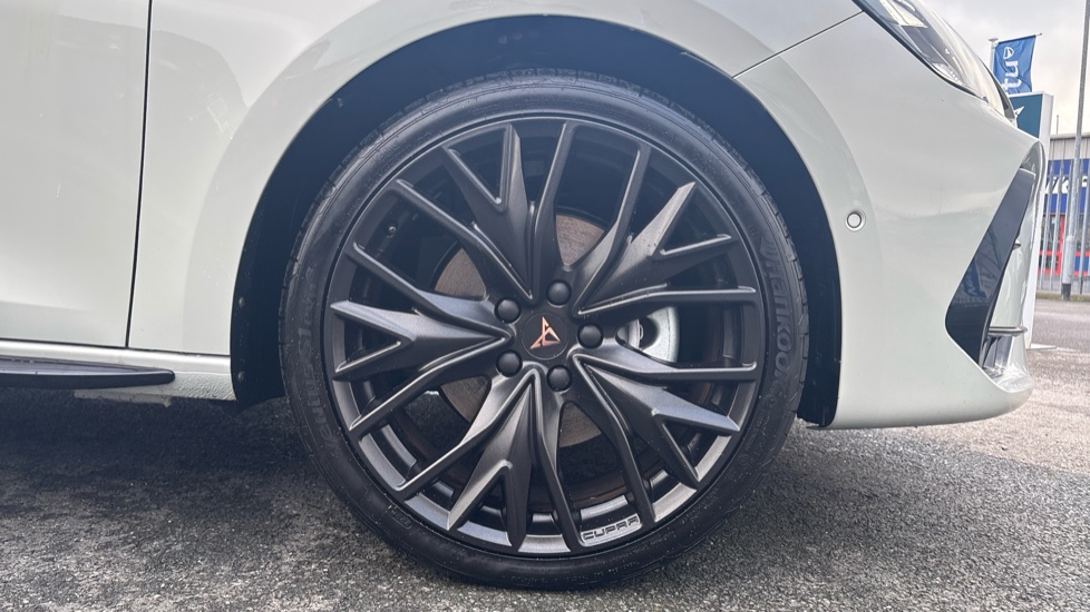 CUPRA Leon 1.5 eHybrid 204 Shadow Edition 5dr DSG Estate - Image 5