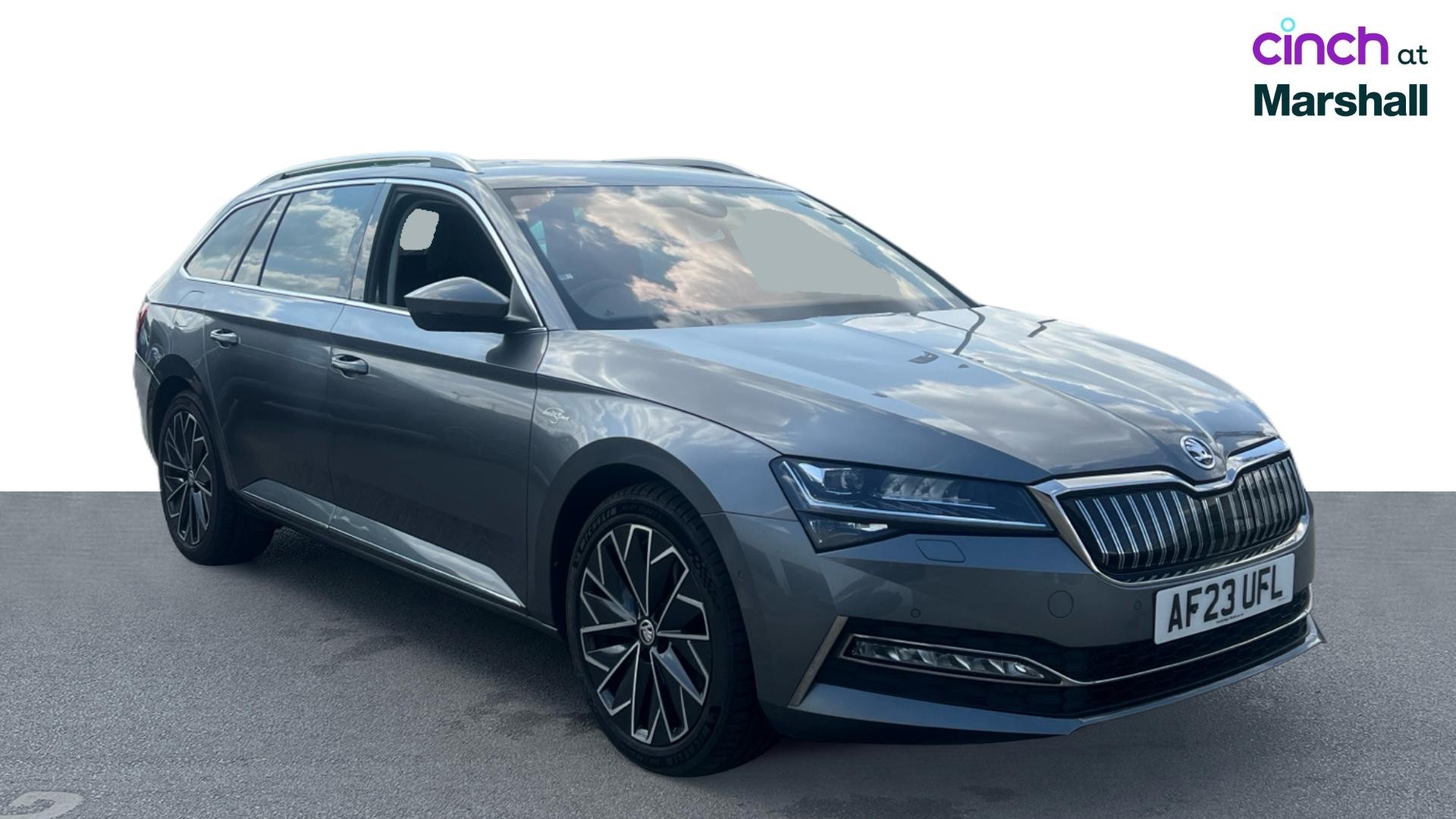 Skoda Superb listing photo