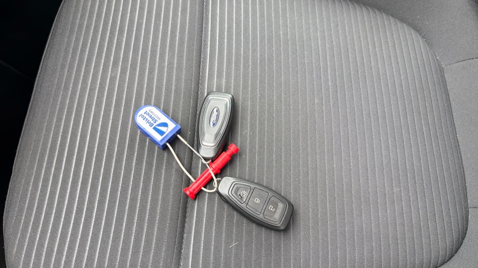 Ford Focus 1.0 EcoBoost 125 Titanium 5dr Petrol Hatchback - Image 20