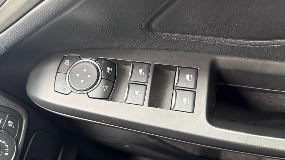Ford Focus 1.0 EcoBoost 125 Titanium 5dr Petrol Hatchback - Image 25