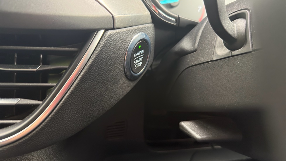 Ford Focus 1.0 EcoBoost 125 Titanium 5dr Petrol Hatchback - Image 31
