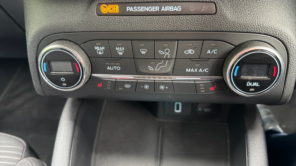 Ford Focus 1.0 EcoBoost 125 Titanium 5dr Petrol Hatchback - Image 32