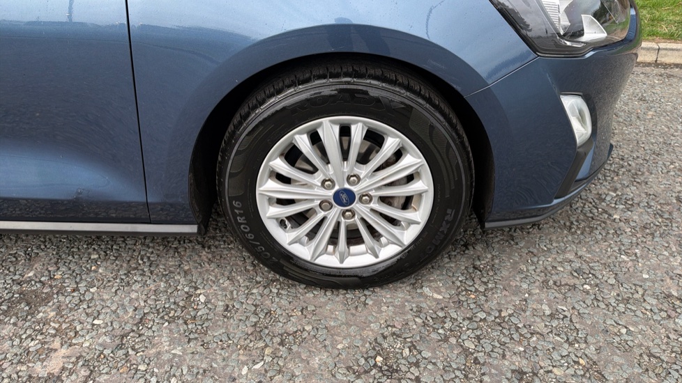 Ford Focus 1.0 EcoBoost 125 Titanium 5dr Petrol Hatchback - Image 39
