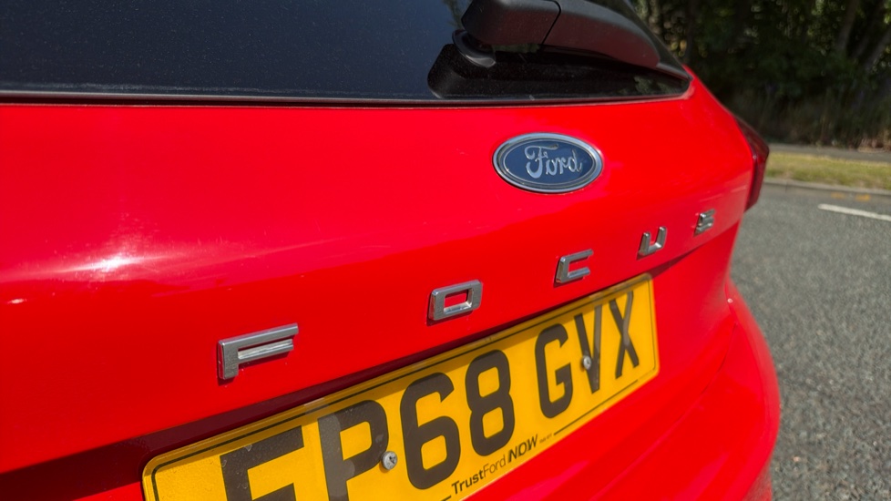 Ford Focus 1.0 EcoBoost 125 ST-Line 5dr Petrol Hatchback - Image 8