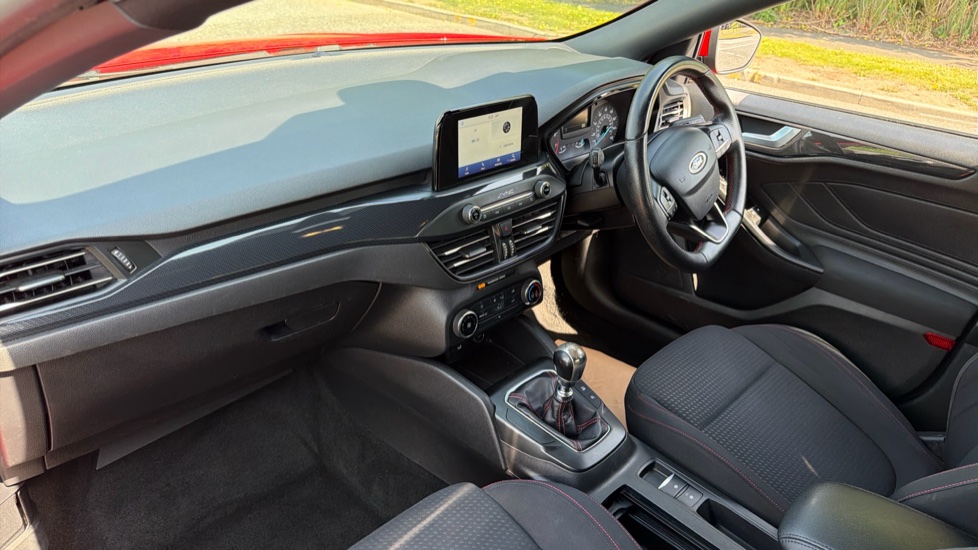 Ford Focus 1.0 EcoBoost 125 ST-Line 5dr Petrol Hatchback - Image 9