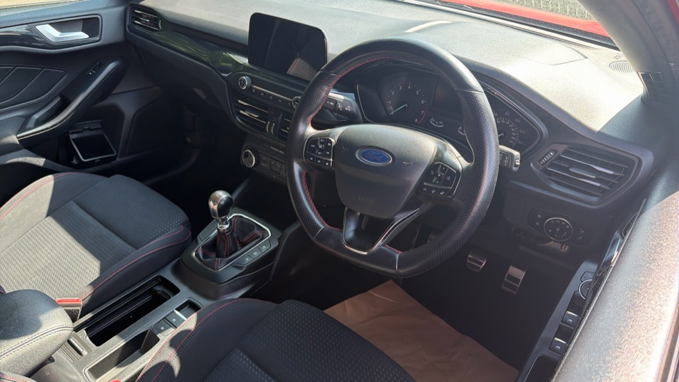 Ford Focus 1.0 EcoBoost 125 ST-Line 5dr Petrol Hatchback - Image 11