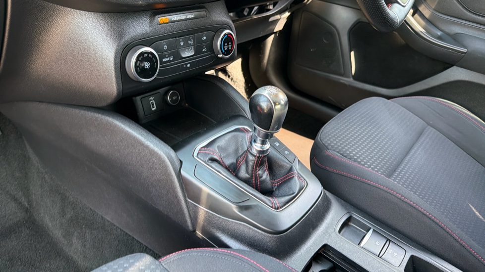 Ford Focus 1.0 EcoBoost 125 ST-Line 5dr Petrol Hatchback - Image 13