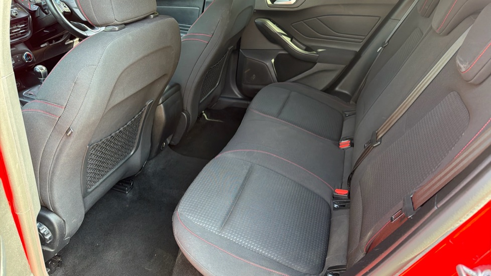 Ford Focus 1.0 EcoBoost 125 ST-Line 5dr Petrol Hatchback - Image 16