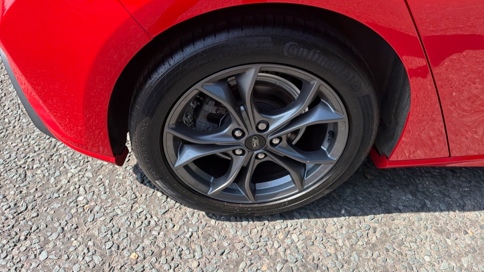 Ford Focus 1.0 EcoBoost 125 ST-Line 5dr Petrol Hatchback - Image 26