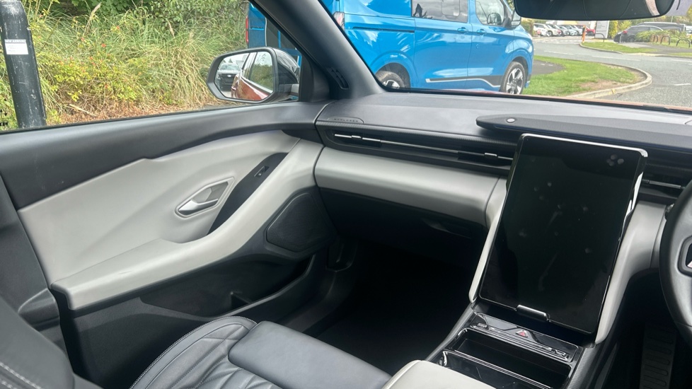 Ford Explorer 210kW Premium 77kWh 5dr Auto Electric Estate - Image 14