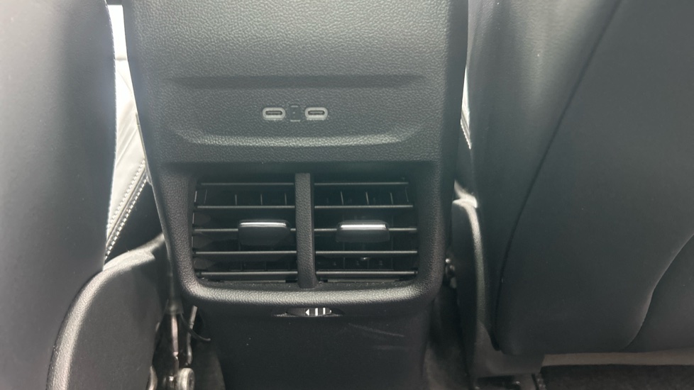 Ford Explorer 210kW Premium 77kWh 5dr Auto Electric Estate - Image 24
