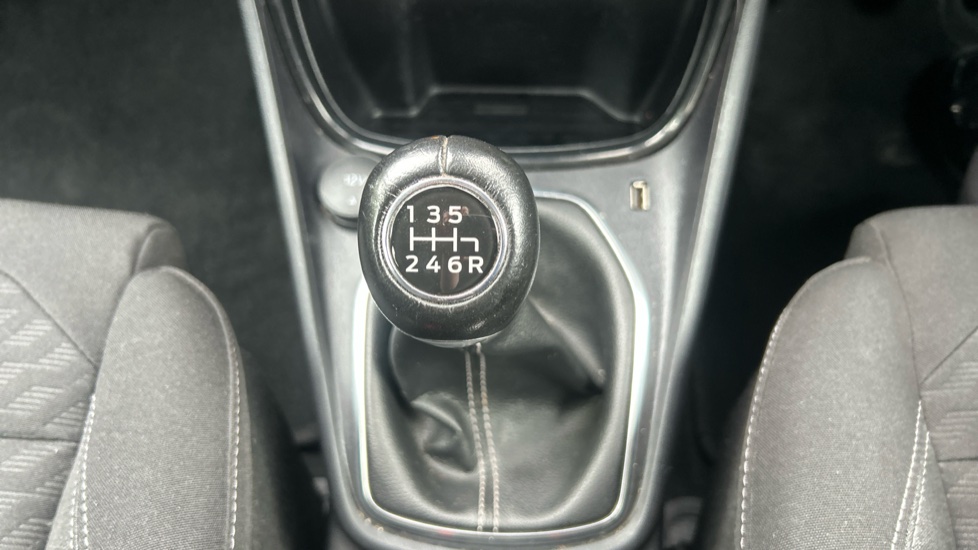 Ford Puma 1.0 EcoBoost Hybrid mHEV Titanium 5dr Petrol Hatchback - Image 13