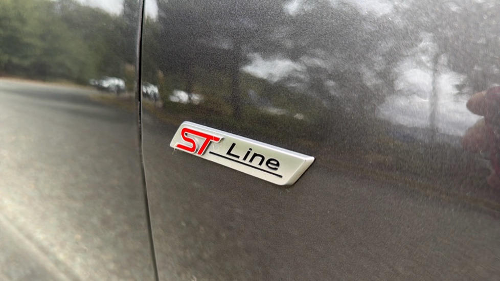 Ford Focus 1.0 EcoBoost ST-Line 5dr Petrol Hatchback - Image 31