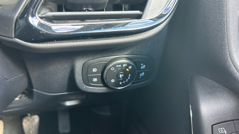 Ford Fiesta 1.0 EcoBoost Titanium 5dr Petrol Hatchback - Image 35