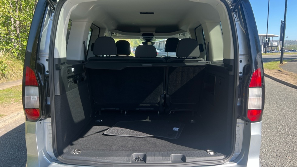 Ford Tourneo Connect 1.5 EcoBoost 115 Titanium 5dr Auto Petrol Estate - Image 4
