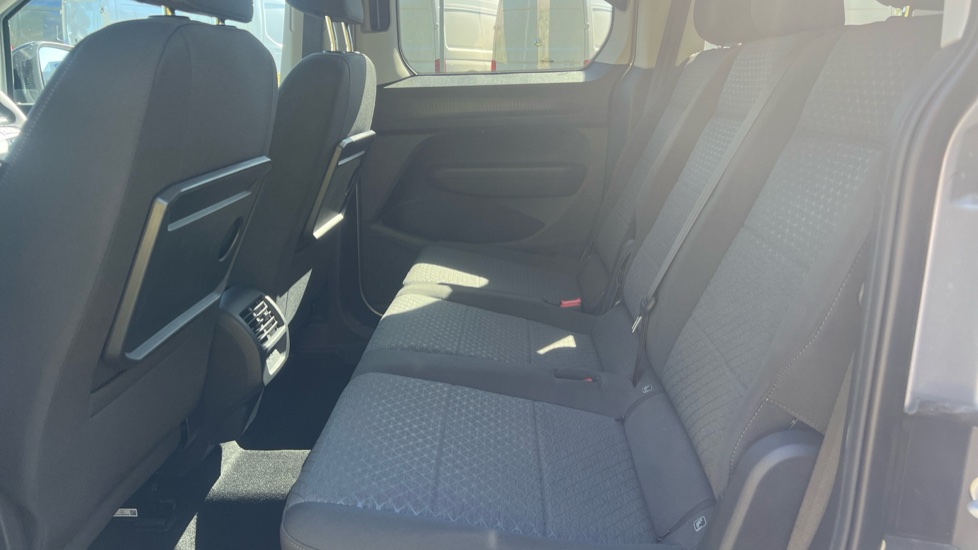 Ford Tourneo Connect 1.5 EcoBoost 115 Titanium 5dr Auto Petrol Estate - Image 16
