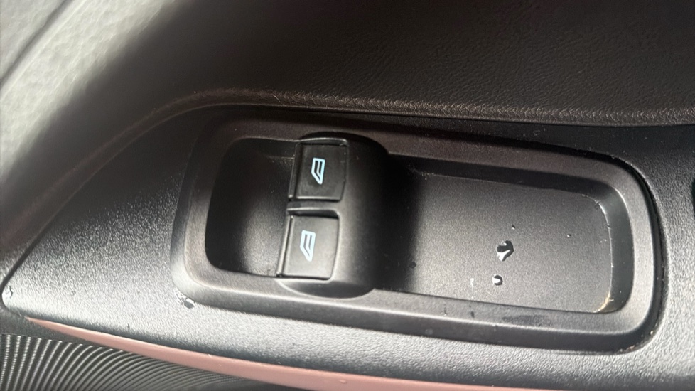 Ford KA+ 1.2 85 Active 5dr Petrol Hatchback - Image 24