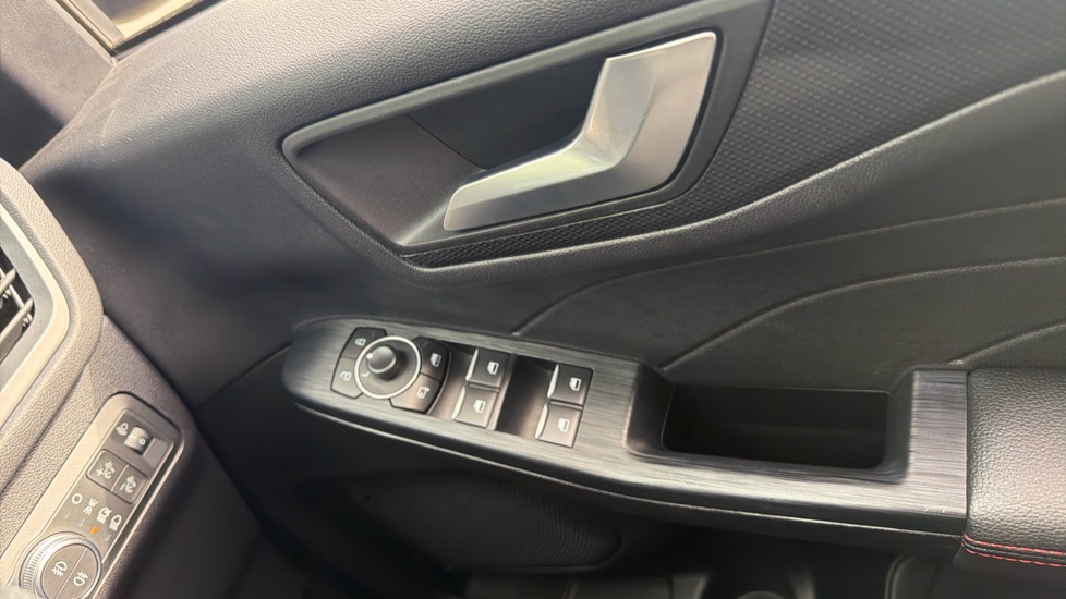 Ford Kuga 1.5 EcoBoost 150 ST-Line Edition 5dr Petrol Estate - Image 40
