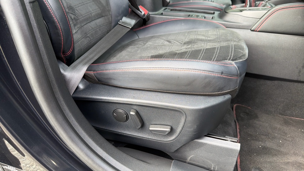 Ford Kuga 1.5 EcoBoost 150 ST-Line Edition 5dr Petrol Estate - Image 42