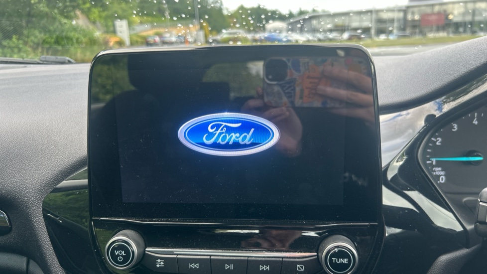 Ford Fiesta 1.1 Zetec 5dr Petrol Hatchback - Image 12