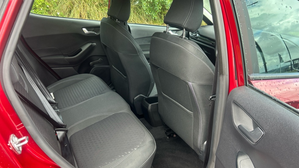Ford Fiesta 1.1 Zetec 5dr Petrol Hatchback - Image 16