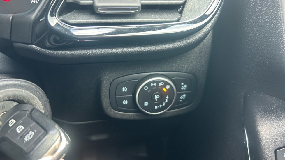 Ford Fiesta 1.1 Zetec 5dr Petrol Hatchback - Image 23
