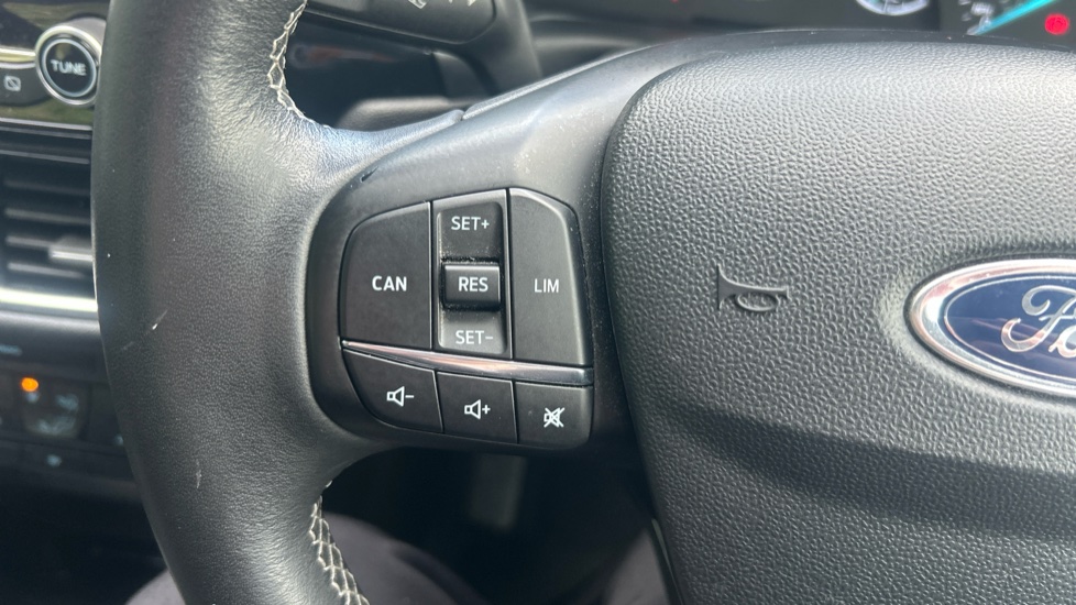Ford Fiesta 1.1 Zetec 5dr Petrol Hatchback - Image 25