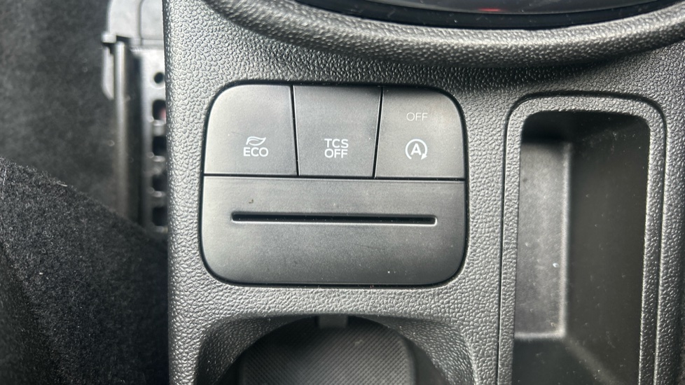 Ford Fiesta 1.1 Zetec 5dr Petrol Hatchback - Image 31