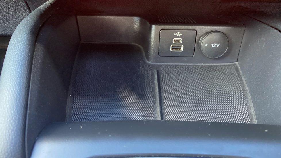 Ford Kuga 1.5 EcoBoost 150 ST-Line X Edition 5dr Petrol Estate - Image 31